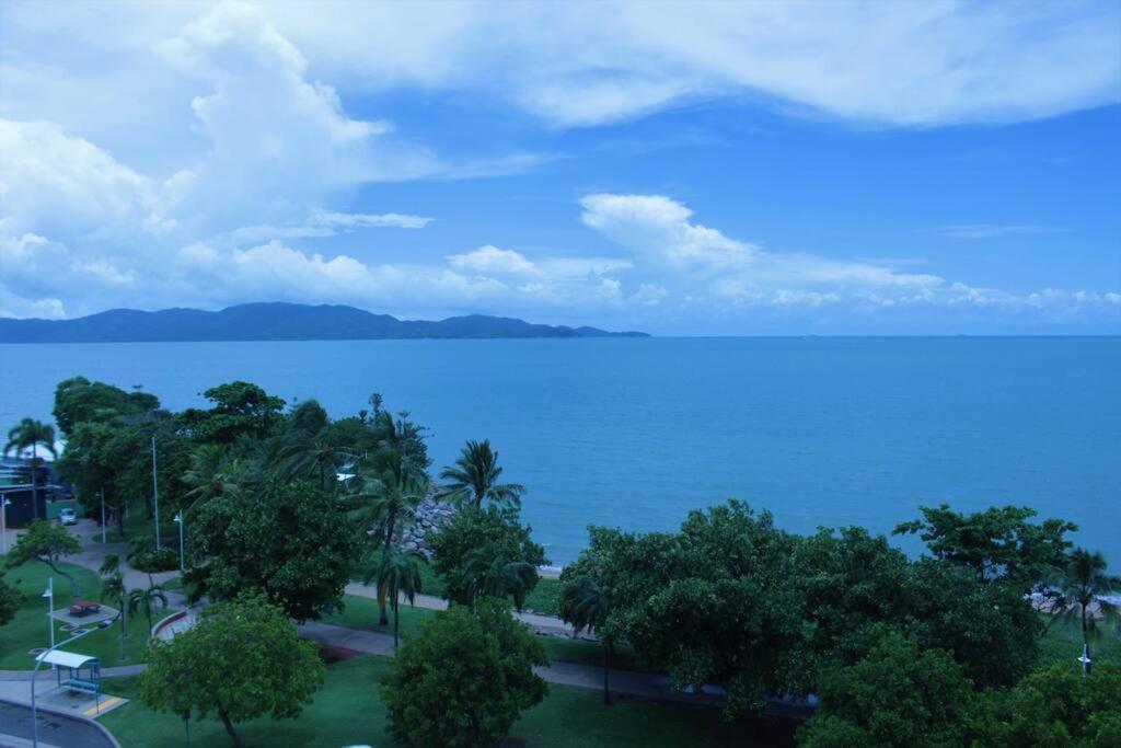 Treat Yourself, Fun In The Sun At The Aquarius Townsville Eksteriør bilde