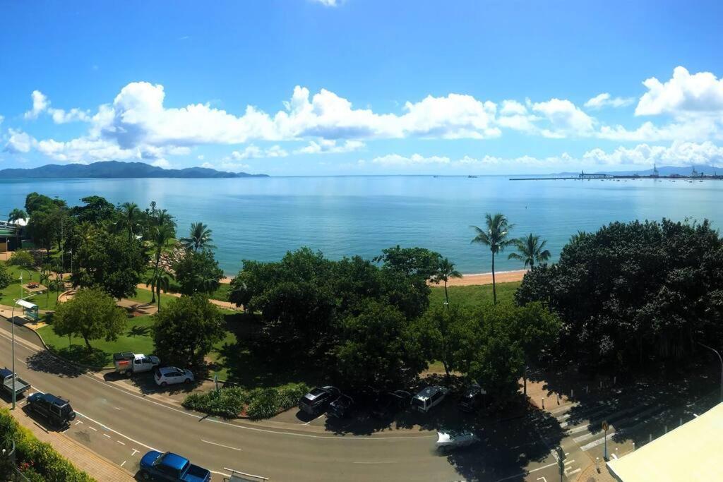Treat Yourself, Fun In The Sun At The Aquarius Townsville Eksteriør bilde