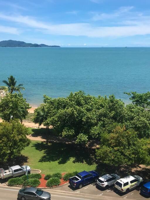 Treat Yourself, Fun In The Sun At The Aquarius Townsville Eksteriør bilde