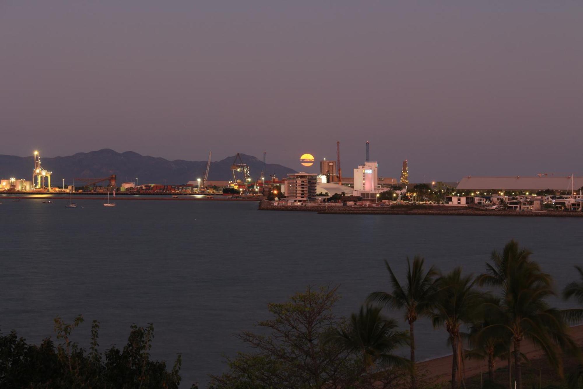 Treat Yourself, Fun In The Sun At The Aquarius Townsville Eksteriør bilde